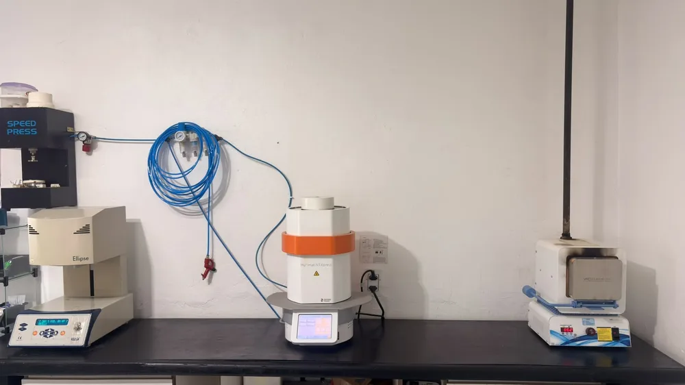 Laboratório de prótese dentária próprio da Giseli Araújo